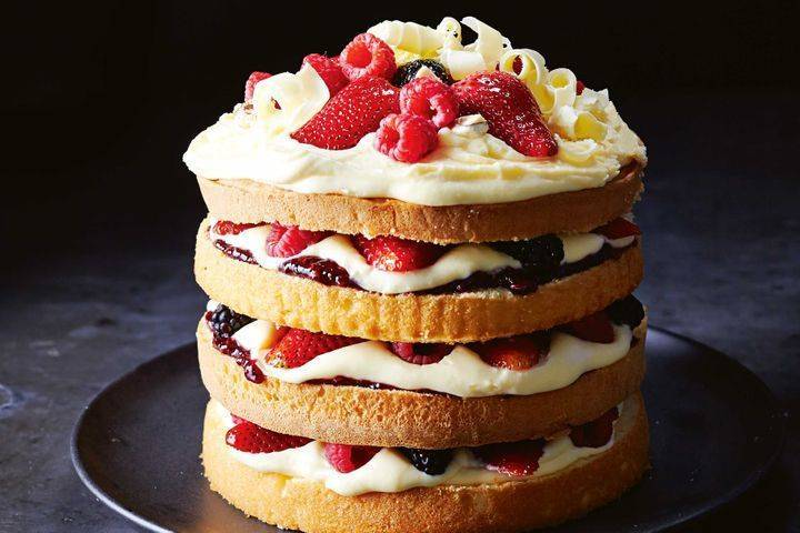 lazy_summer_berry_layer_cake_bridgerton_party